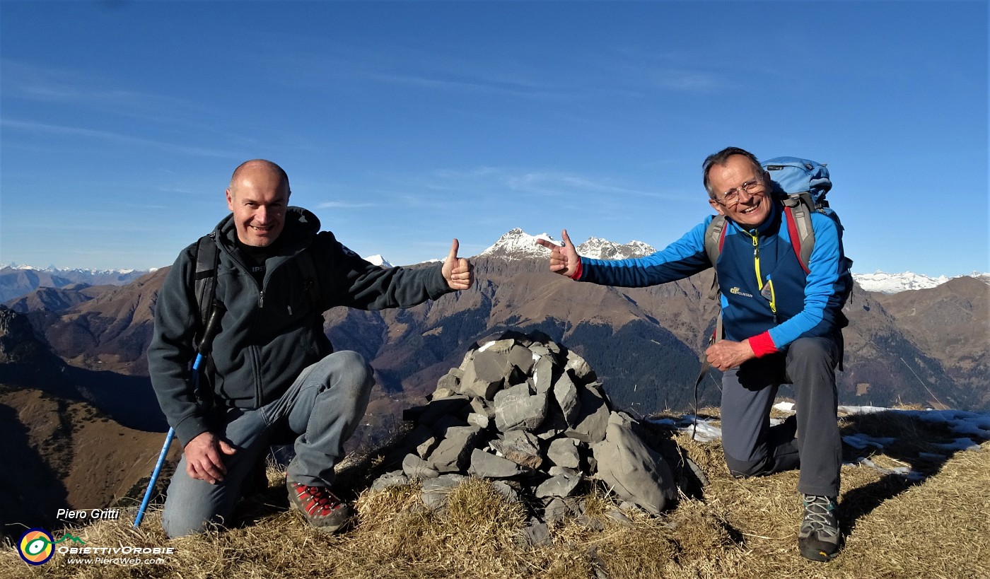 48 All'omino di vetta del Monte Aralalta (2008 m) con vista in Tre Signori.JPG